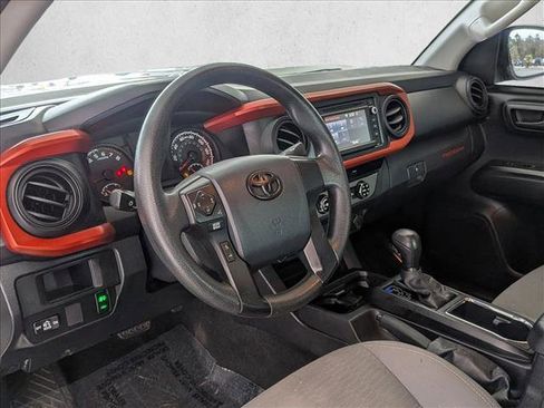 Used 2017 Toyota Tacoma SR image 9