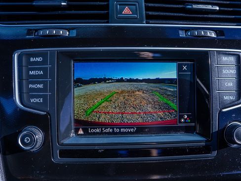 Used 2015 Volkswagen GTI SE FWD image 21