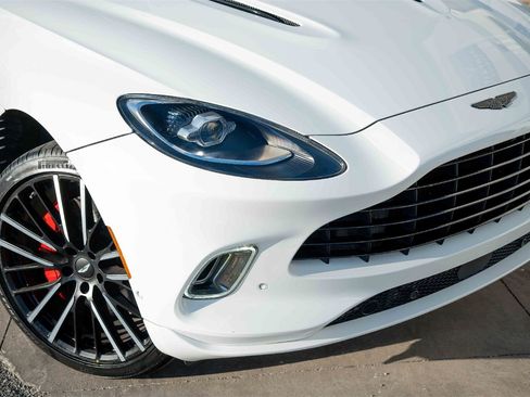 Used 2022 Aston Martin DBX image 3