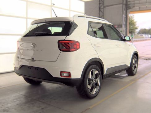 Used 2026 Hyundai Venue SEL FWD image 7