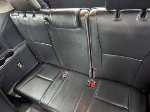 Used 2024 Toyota Highlander XLE AWD/4WD image 25