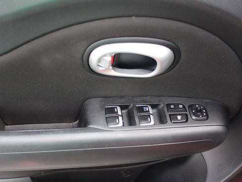 Used 2019 Kia Soul w/ Option Group 020 FWD image 11
