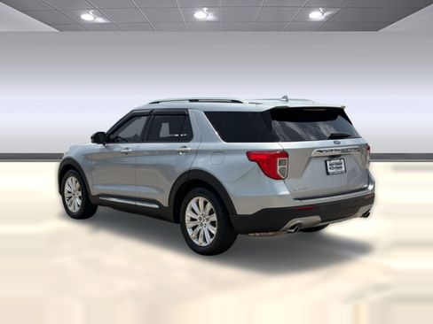 Used 2020 Ford Explorer Limited RWD image 3