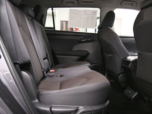 Certified 2024 Toyota Highlander LE image 24