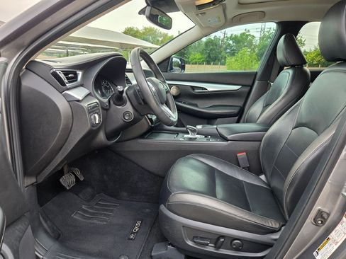 Used 2019 INFINITI QX50 Essential w/ Premium Heat Package FWD image 9