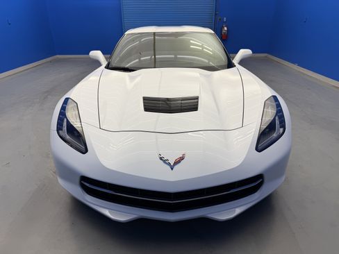 Used 2018 Chevrolet Corvette Stingray Coupe w/ 1LT RWD image 3