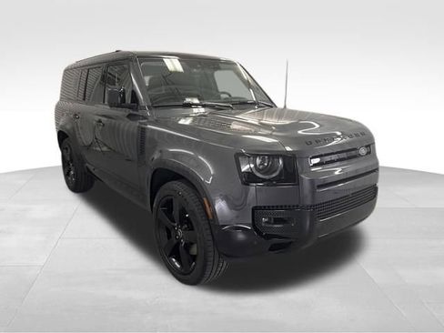New 2025 Land Rover Defender 130 X-Dynamic SE image 4