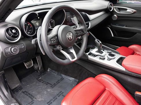 Used 2023 Alfa Romeo Giulia Veloce image 2