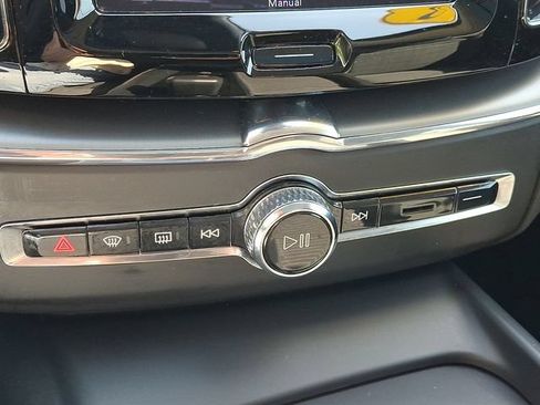Certified 2023 Volvo XC60 B5 Core AWD/4WD image 17