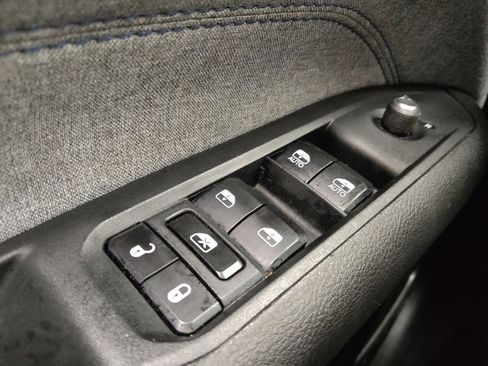 Used 2024 Jeep Compass Latitude image 27