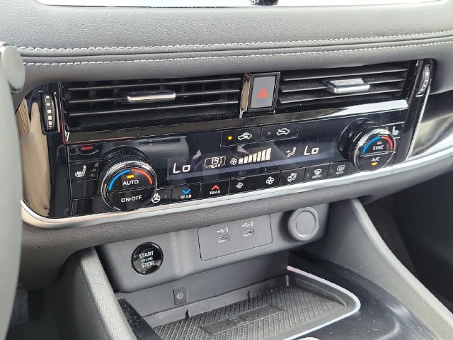 Certified 2025 Nissan Rogue SL w/ SL Premium Package FWD image 31