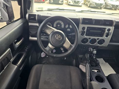 Used 2007 Toyota FJ Cruiser 4WD image 9