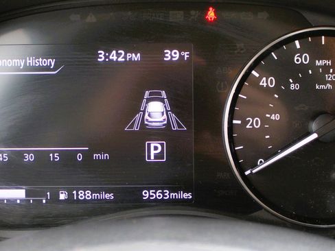 Used 2024 Nissan Kicks SR FWD image 17