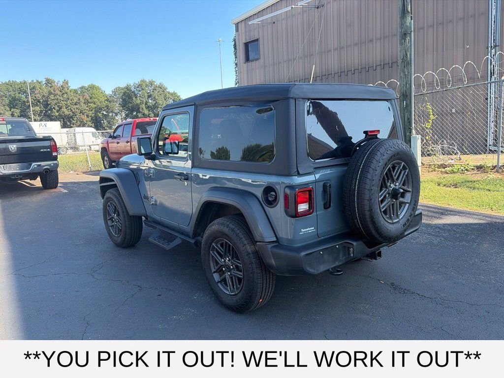 Used 2025 Jeep Wrangler Sport AWD/4WD image 4