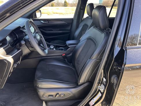 Used 2023 Jeep Grand Cherokee Altitude image 25