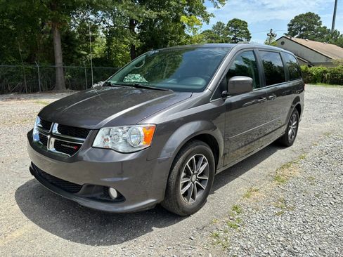 Used 2017 Dodge Grand Caravan SXT FWD image 8
