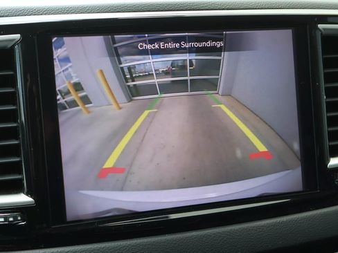 Used 2023 Chrysler Pacifica Touring-L FWD image 19