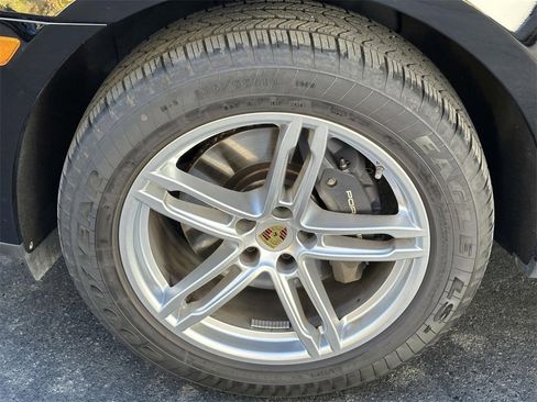 Used 2025 Porsche Macan image 10