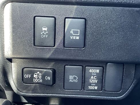 Used 2020 Toyota Tacoma TRD Off-Road w/ TRD Premium Off Road Package AWD/4WD image 29