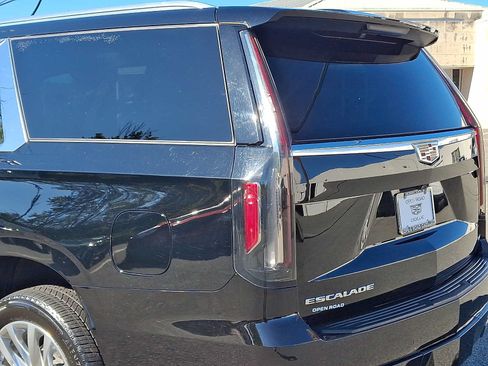 Used 2024 Cadillac Escalade ESV Premium Luxury AWD/4WD image 12