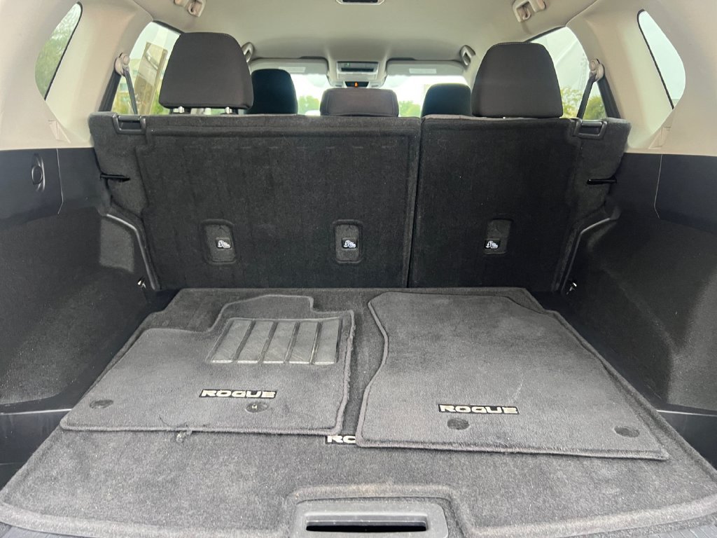 Used 2021 Nissan Rogue SV FWD image 11