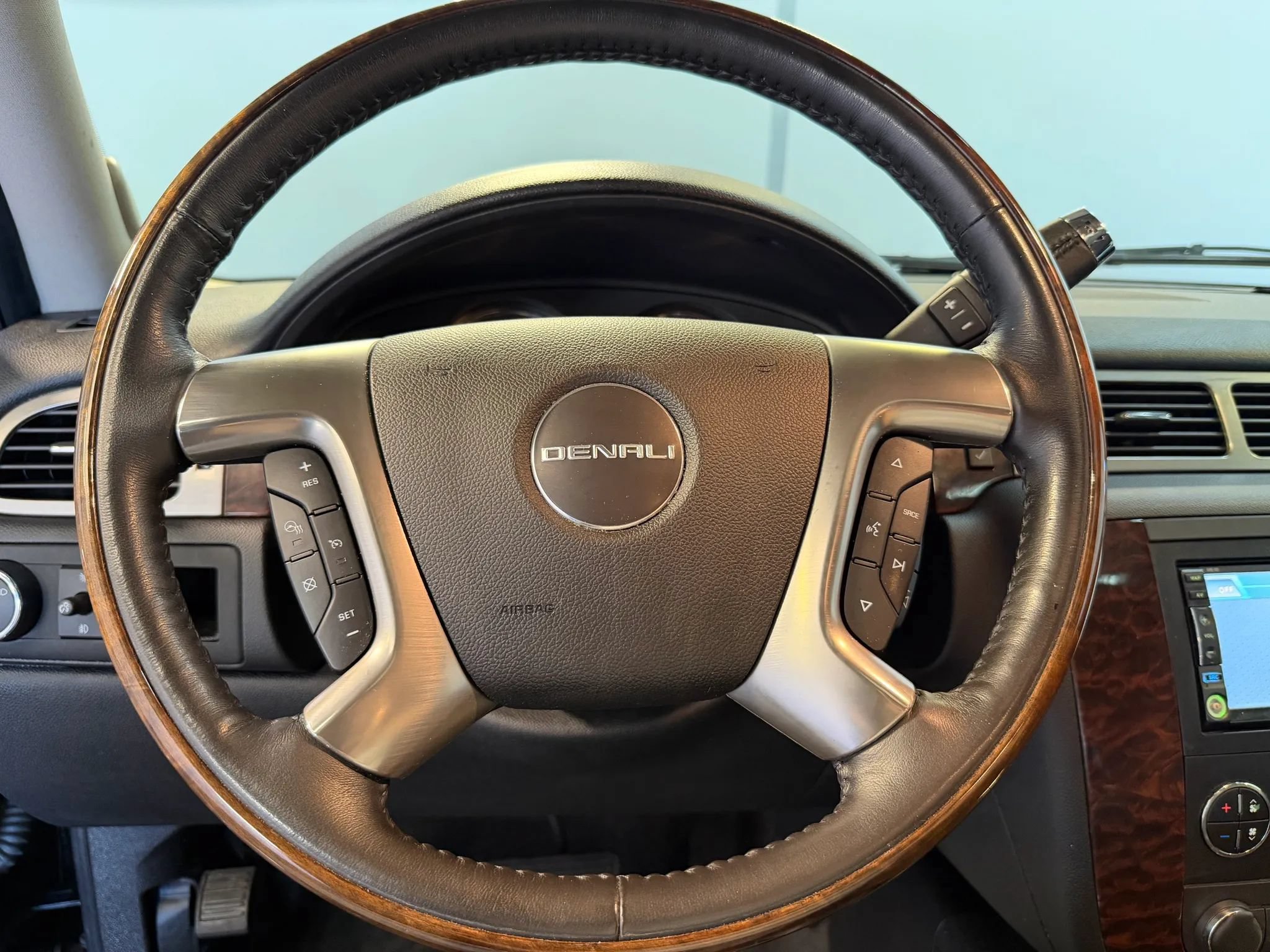 Used 2007 GMC Yukon Denali AWD/4WD image 12