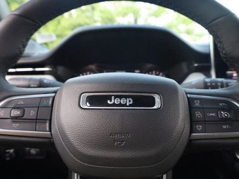 Used 2025 Jeep Compass Limited AWD/4WD image 9