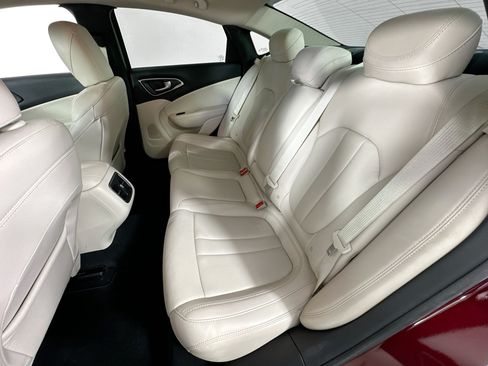 Used 2017 Chrysler 200 Limited Platinum w/ Comfort & Convenience Group FWD image 23