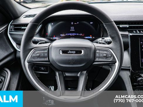 Used 2025 Jeep Grand Cherokee Altitude AWD/4WD image 32