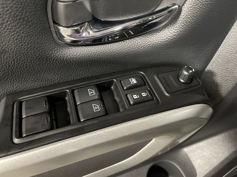 Used 2024 Nissan Titan SV w/ SV Convenience Package image 11