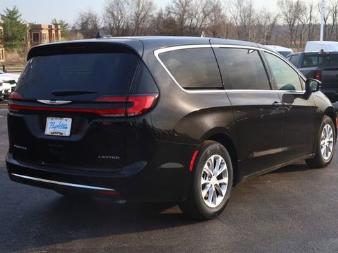 New 2026 Chrysler Pacifica Limited image 3