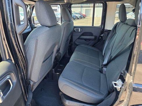 Used 2025 Jeep Wrangler Sahara image 11