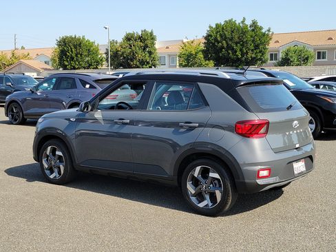 Certified 2025 Hyundai Venue Limited FWD image 31