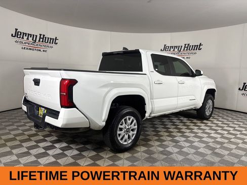 Used 2025 Toyota Tacoma SR5 AWD/4WD image 5