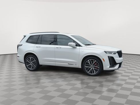 Certified 2025 Cadillac XT6 Sport w/ Technology Package AWD/4WD image 2