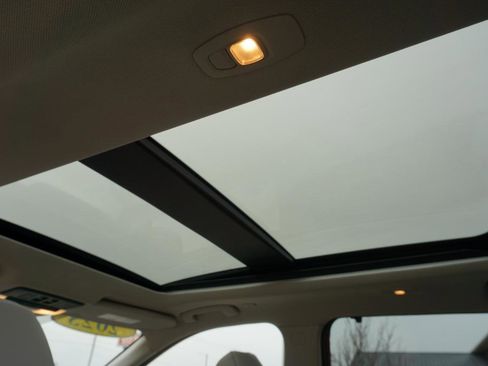 Used 2023 Nissan Rogue SV w/ SV Premium B Package image 9