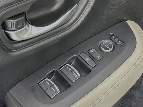 Certified 2024 Honda HR-V EX-L image 17