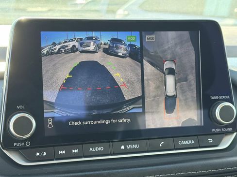 Used 2023 Nissan Rogue SL image 16