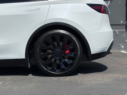 Used 2022 Tesla Model Y Performance AWD/4WD image 11