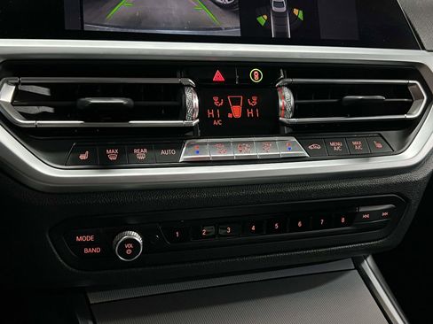 Used 2019 BMW 330i xDrive Sedan w/ Premium Package image 28