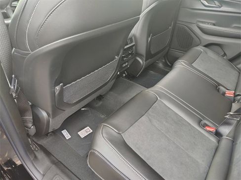 New 2025 Jeep Grand Cherokee Altitude image 31