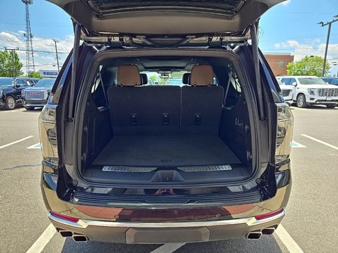 Used 2025 Chevrolet Suburban High Country AWD/4WD image 59