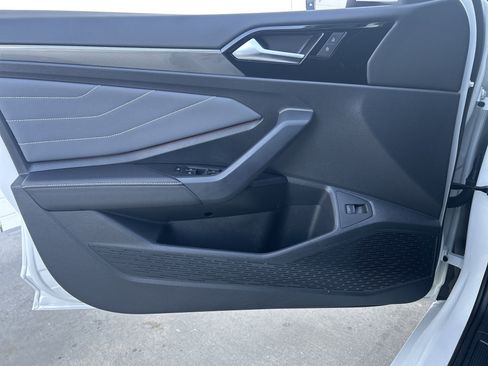 Used 2025 Volkswagen Jetta SEL image 8