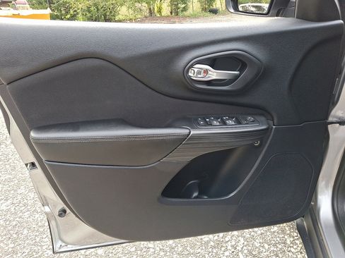 Used 2017 Jeep Cherokee Latitude w/ Cold Weather Group image 23
