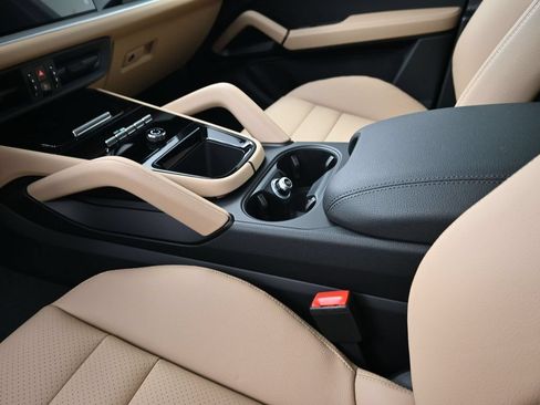 Certified 2026 Porsche Cayenne AWD/4WD image 21