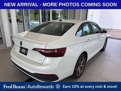Used 2024 Volkswagen Jetta SE w/ Panoramic Sunroof Package FWD image 4