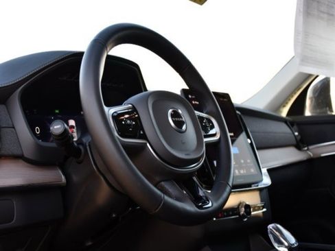 Used 2025 Volvo XC90 B5 Plus image 10