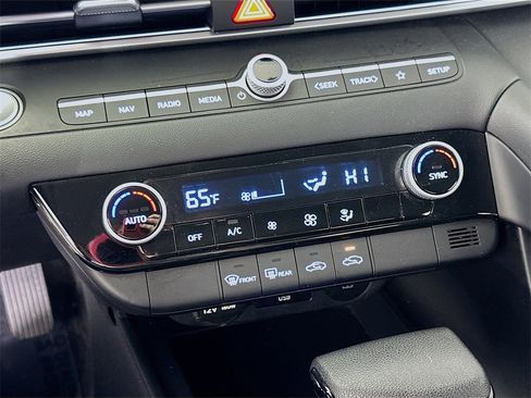 Used 2024 Hyundai Elantra SEL image 26