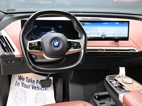 Used 2023 BMW iX xDrive50 w/ Premium Package AWD/4WD image 30