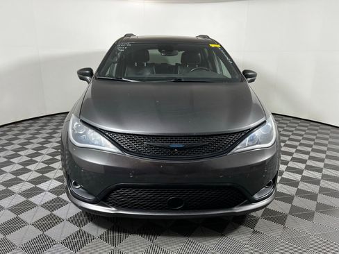 Used 2020 Chrysler Pacifica Limited w/ Advanced Safetytec Group image 2
